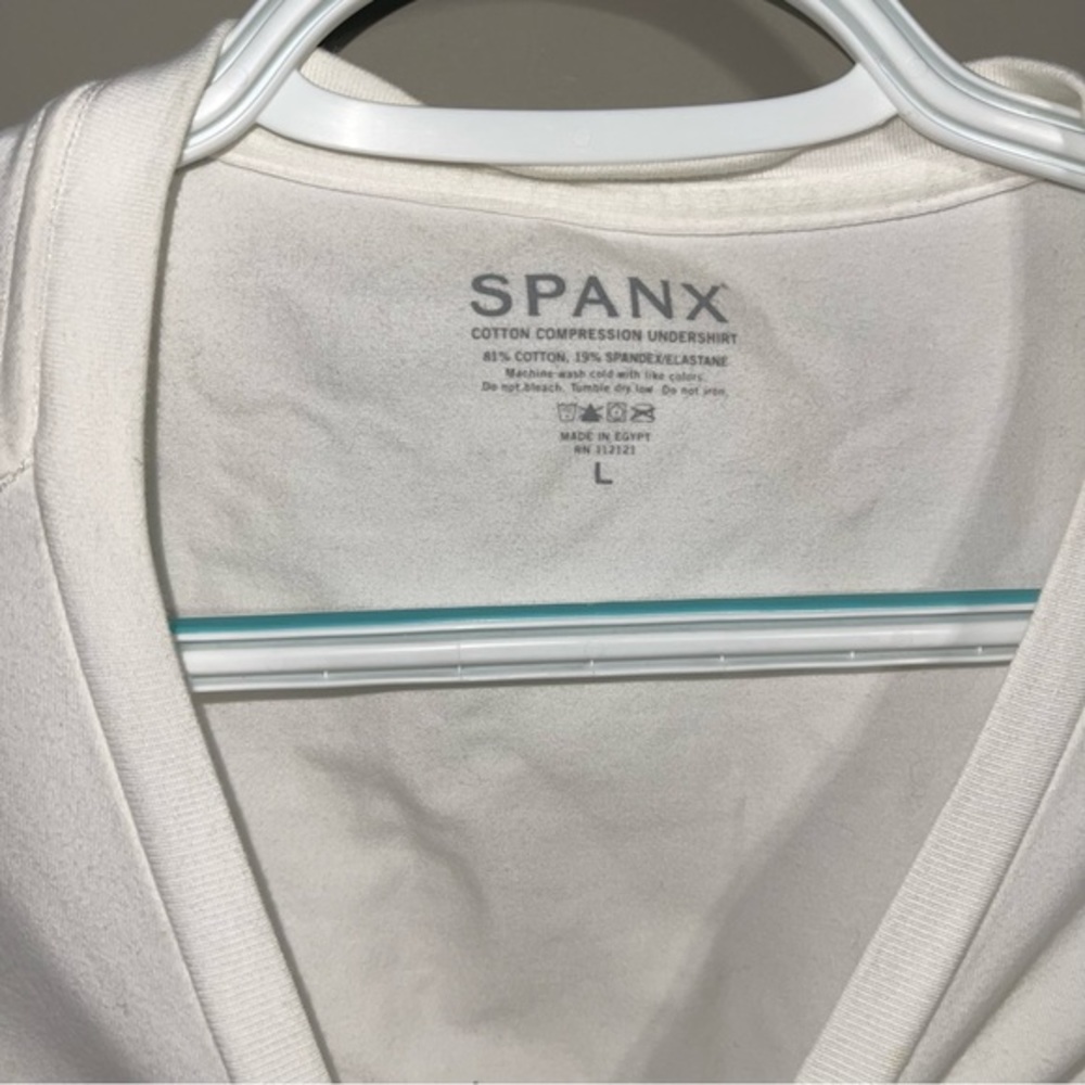 Spanx Top Women's Large White Stretch Compression Under‎ Shirt - Picture 3 of 3